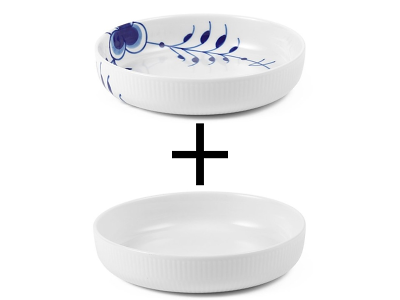 Royal Copenhagen Blå Mega riflet ovnfast fad 18,5 cm samt Hvid Riflet ovnfast fad 18,5 cm
