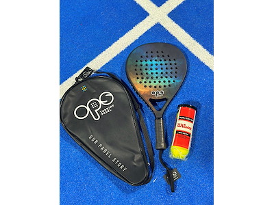 Padelgavepakke Chapter Two bat + Cover + 3 stk. Wilson padel bolde