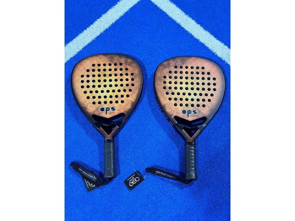 Padelgavepakke med 2 x PRO18K bat & 2 stk. Padel Cover