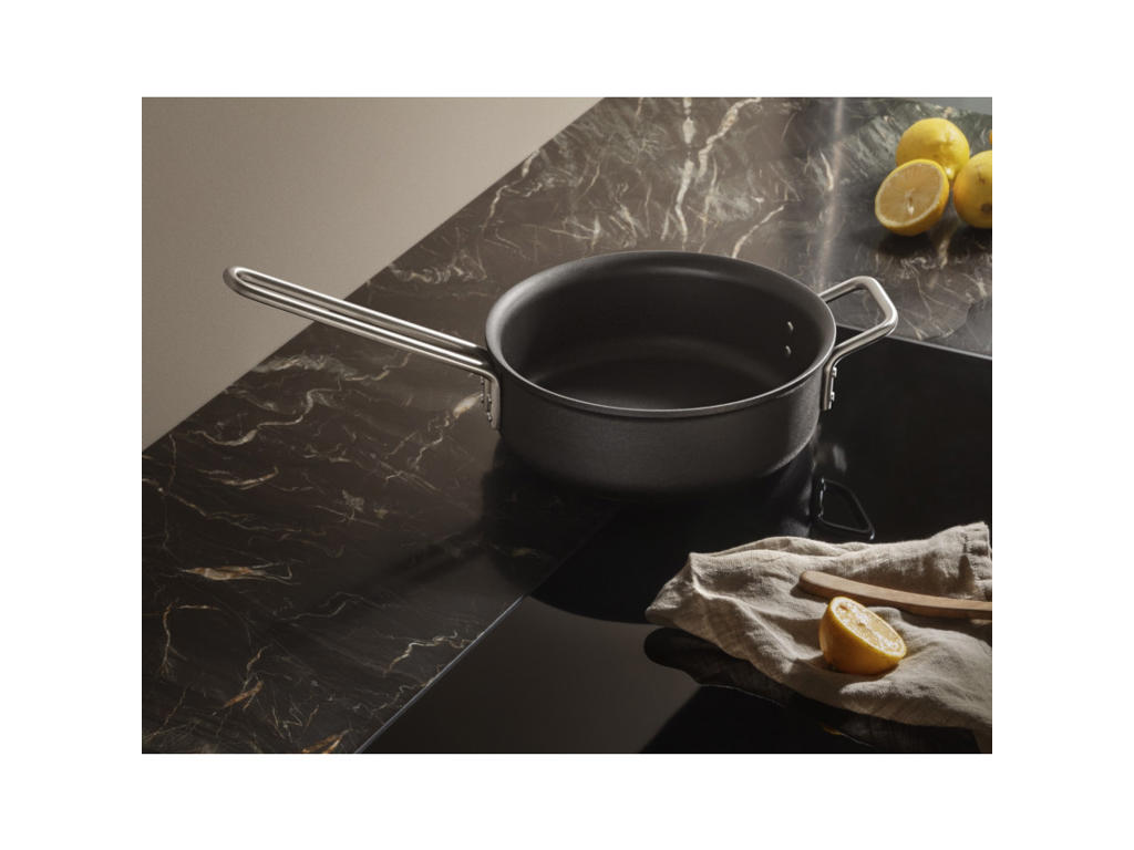 Eva Trio Professional sauterpande Ø 24 cm med keramisk Slip-Let belægning